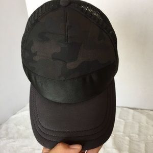 lululemon athletica Accessories - LULULEMON WHATSUP SAVASANA CAMO TRUCKER HAT UNISEX lululemon athletica Accessories - LULULEMON WHATSUP SAVASANA CAMO TRUCKER HAT UNISEX